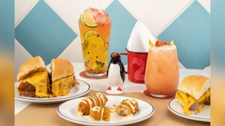 Bar Maravilha: parede de azulejos, sanduíches, petiscos e drinques