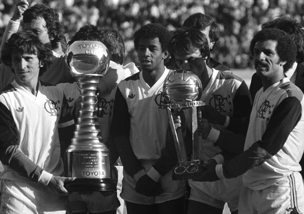 Bar do Zico promove exposição de camisas históricas do Flamengo e feijoada