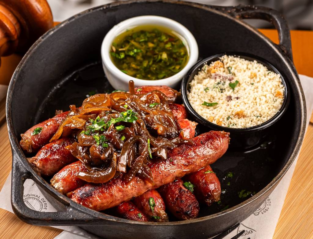 De olho em confraternizações, bares criam menus e pacotes para grupos