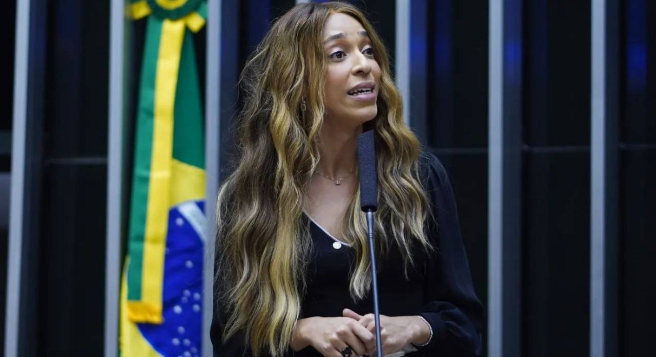 Erika Hilton participa de encontro de parlamentares trans no Rio