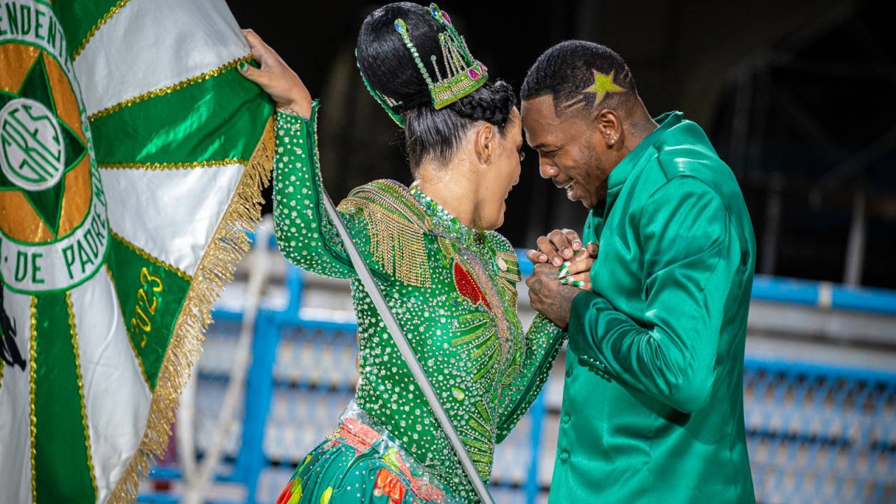 Análise sobre os preparativos do desfile da Mocidade