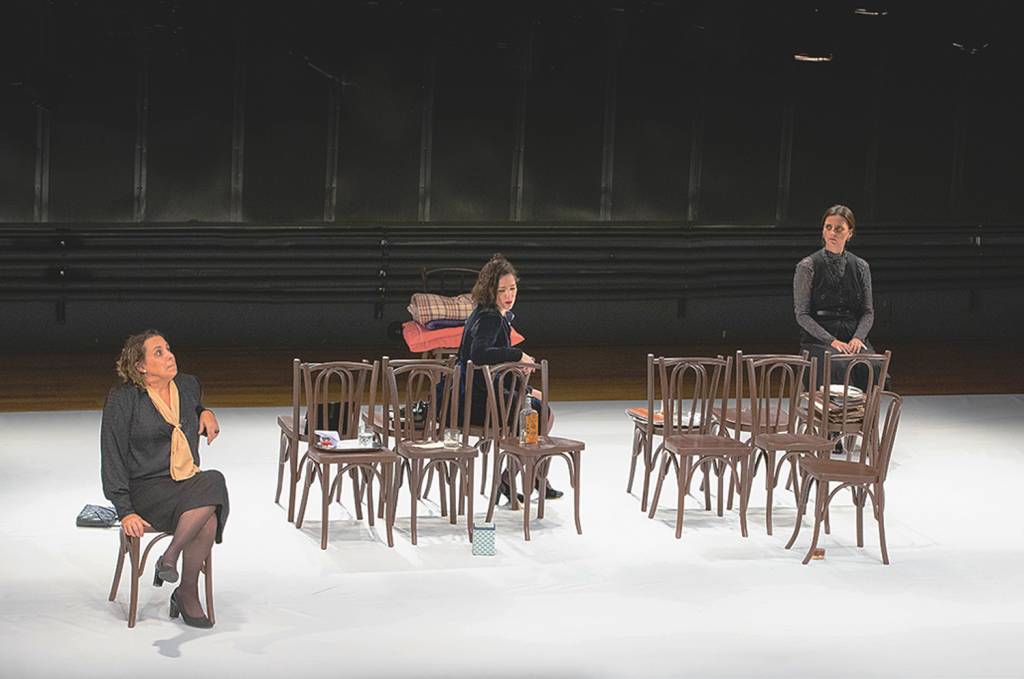 Screen-Shot-2024-01-16-at-2.16.38-PM No palco do Teatro das Artes: a nova montagem de Ana Beatriz Nogueira
