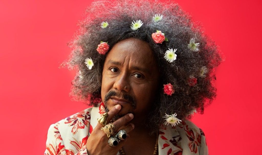 Chico César celebra 30 anos do disco Aos Vivos em show com a Nova Orquestra