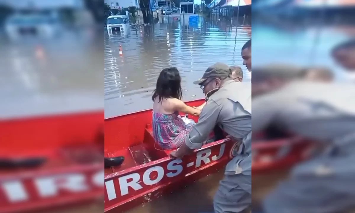 enchente-barco-gravida-bombeiros