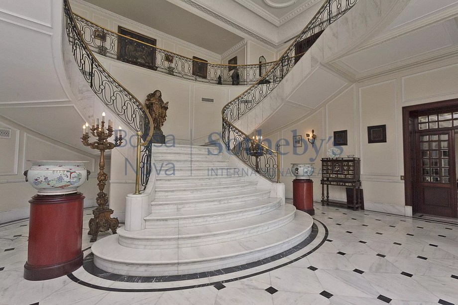 Mansão no Leblon: construção segue o estilo inglês Mansão no Leblon: construção segue o estilo inglês