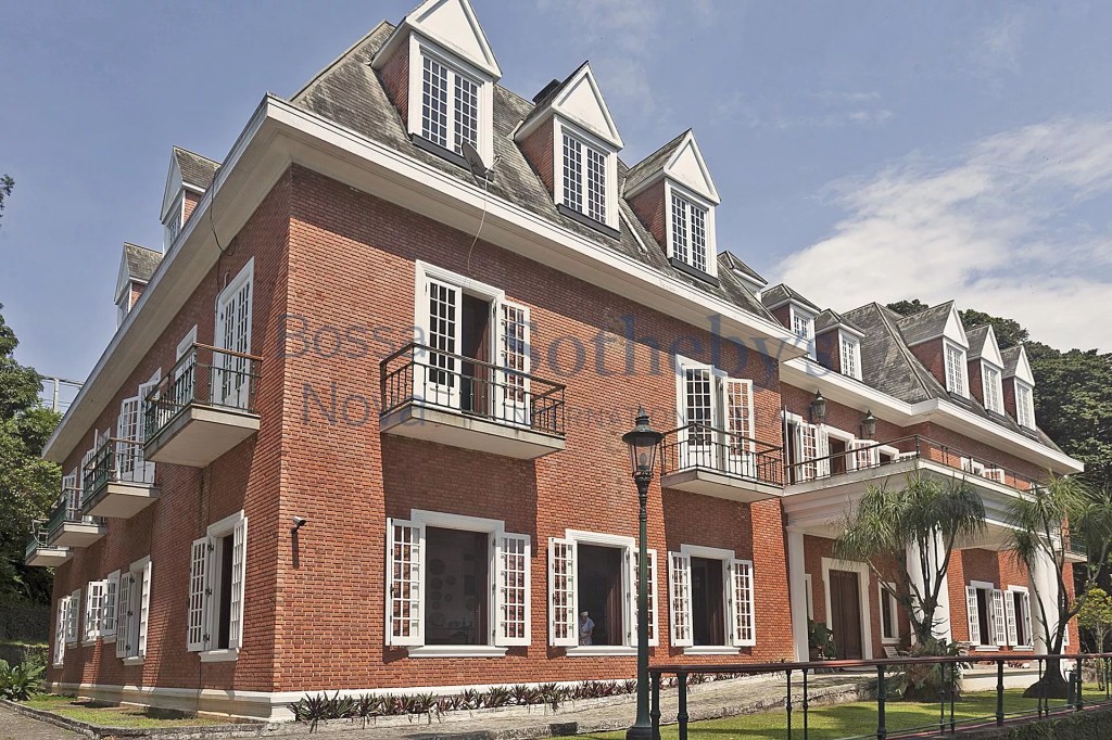 Nem com a mega da virada: veja fotos de mansão à venda por R$ 220 milhões