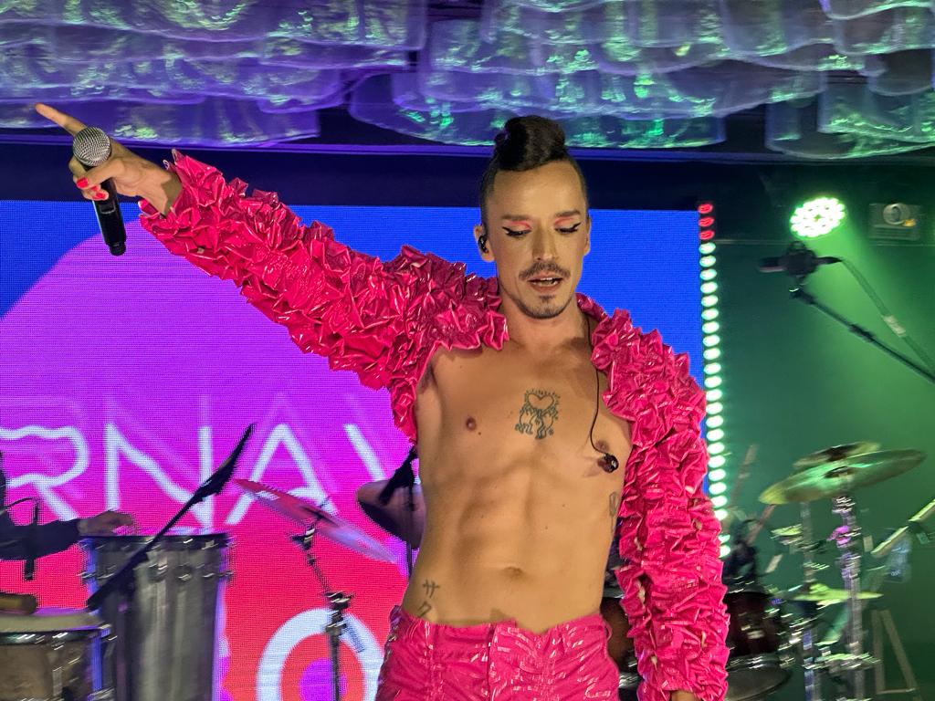 Beni Falcone abre carnaval LGBTQIA+ na Sapucaí e confirma bloco da Tribo Q