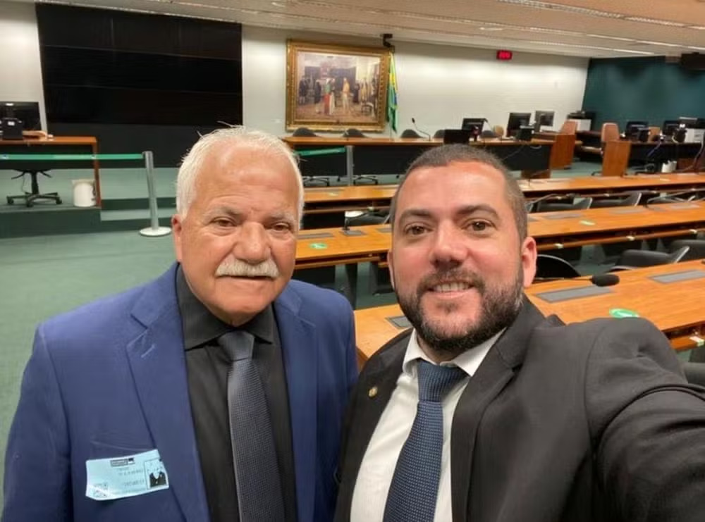 Pai do deputado Carlos Jordy é acusado de assediar motorista de aplicativo