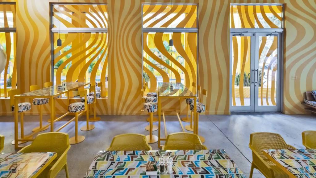 fendi-cafe-miami-maximalismo-cores-3 Cafeteria da Fendi em Miami aposta em projeto maximalista.
