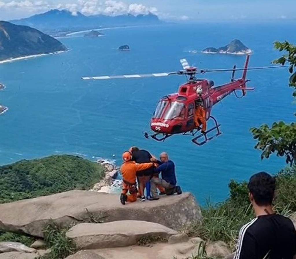 Vídeo: o impressionante resgate de helicóptero na Pedra do Telégrafo