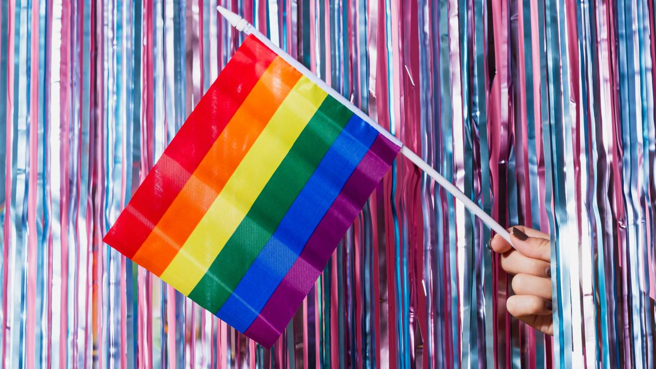Bandeira LGBT num fundo brilhoso