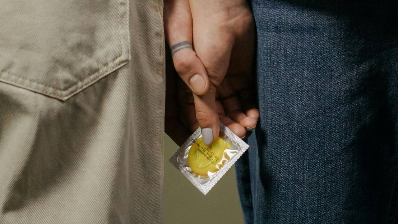 Marca de preservativos aposta em influenciadores para conversar com jovens