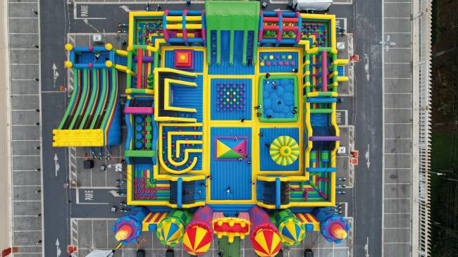 Jump Around: as atrações do maior castelo inflável da América Latina