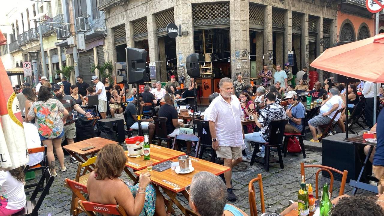 O quadrilátero das Rua do Ouvidor, Mercado, Rosário e Boulevard mostram que o Centro do Rio está mais vivo do que nunca.