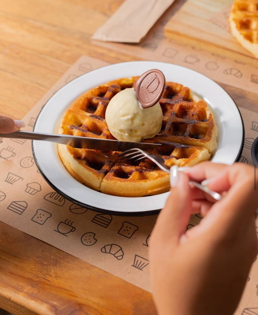 Dianna Bakery: waffle pode levar sorvete e calda