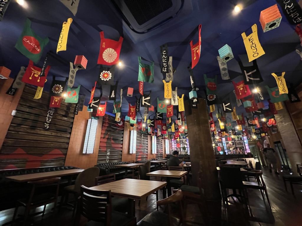 O vibrante ambiente do Kinjo Copacabana