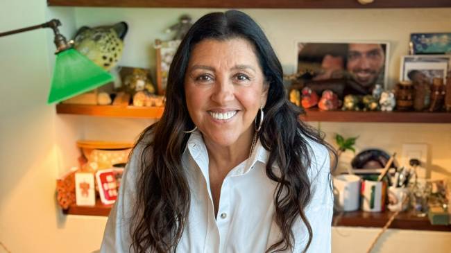 Regina Casé sobe ao palco do Theatro Municipal para falar de música