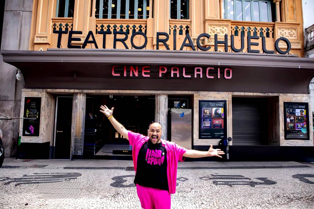 Tiago Abravanel leva diversidade de Hairspray também para os bastidores
