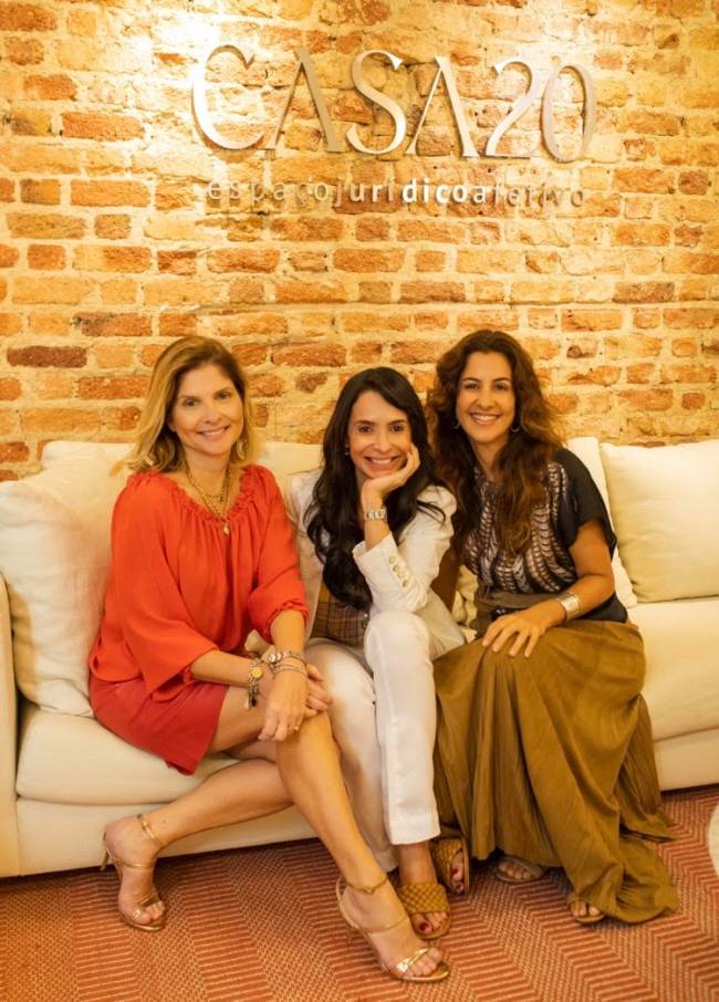 Criada por Ana Beatriz Bicalho, Daniela Griner e Fernanda Guerra, a empresa surge como opção de afeto e diálogo nas relações humanas.