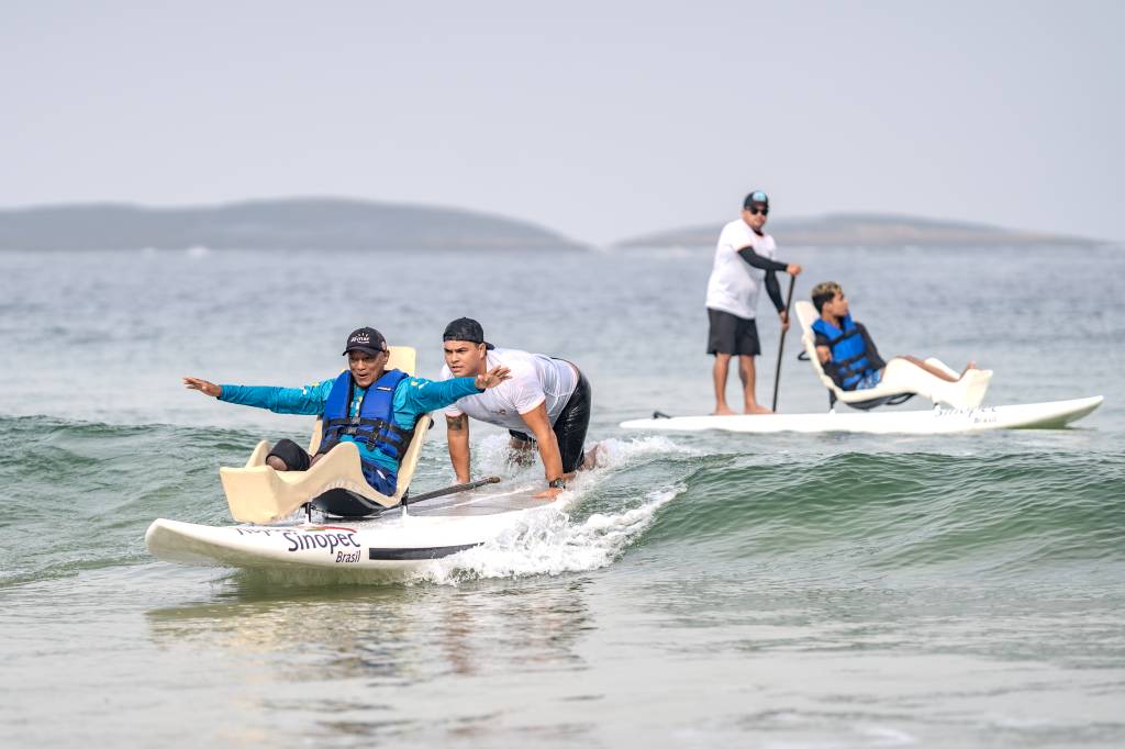 Evento de surfe para pessoas com deficiência acontece em Copacabana