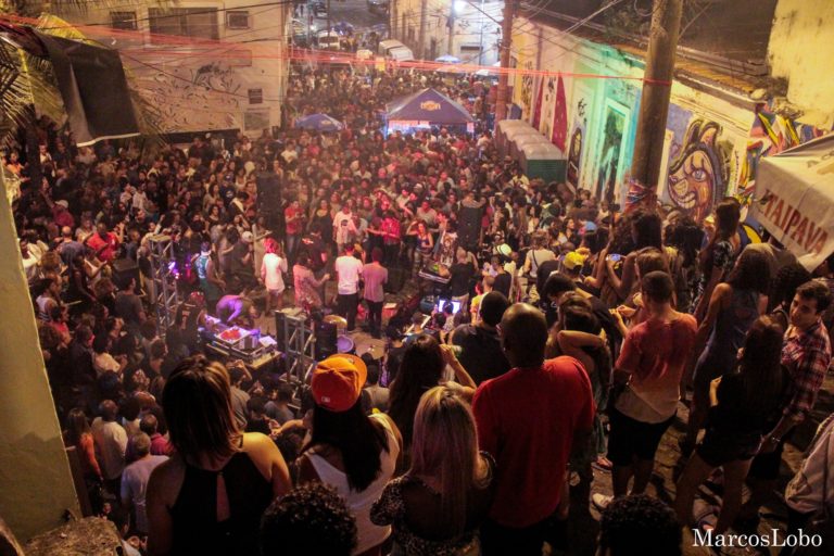 O carnaval de rua vem crescendo nas capitais, a exemplo do que acontece no Rio.