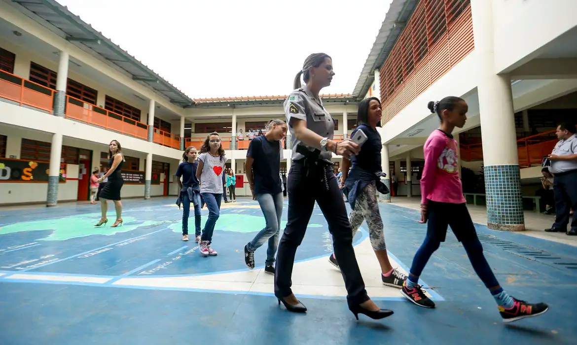 escola-civico-militar