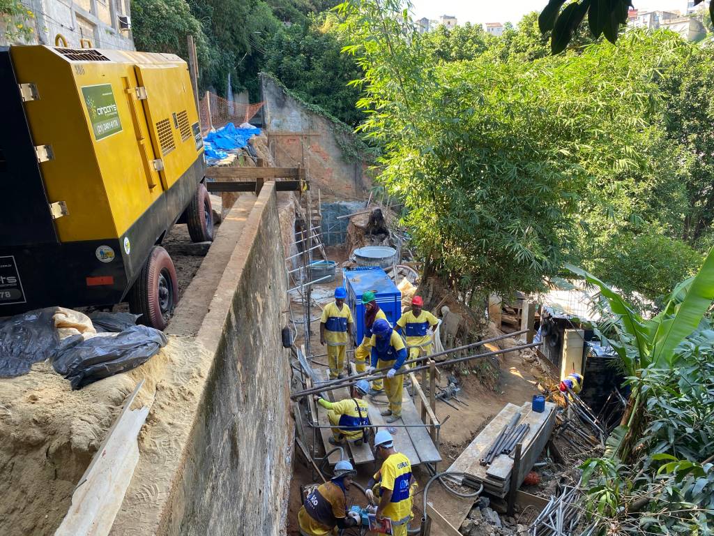 Contenção de encostas, drenagem e reflorestamento reduzem áreas de risco