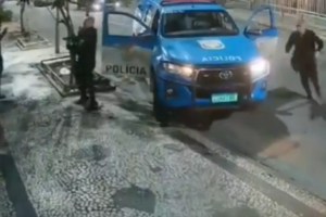 policias-abordam-jovens, negros-filhos-embaixadores-em-ipanema