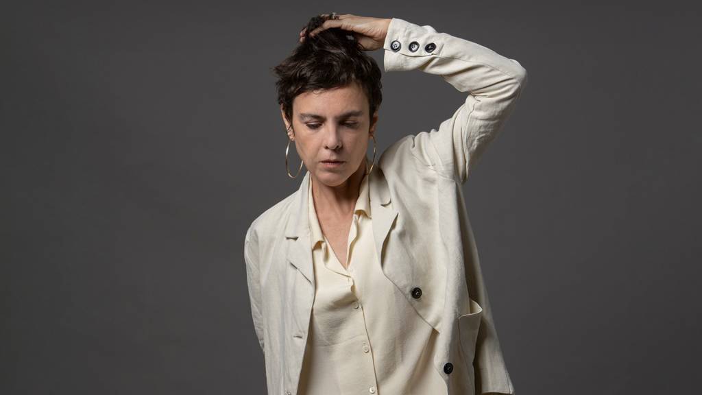 Adriana Calcanhotto faz série de shows intimistas no Blue Note Rio