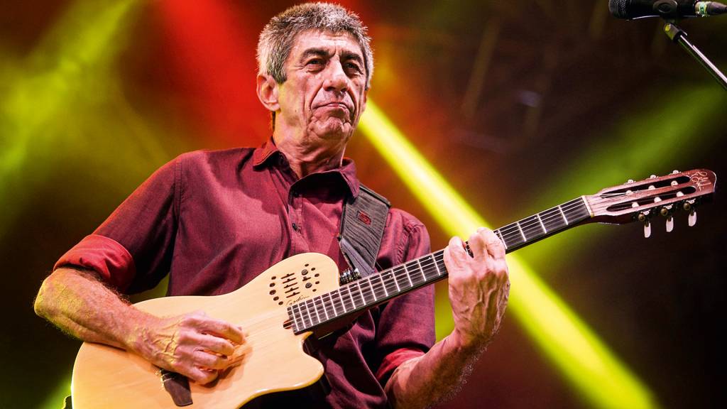 Fagner celebra 50 anos de sucesso em show na Barra