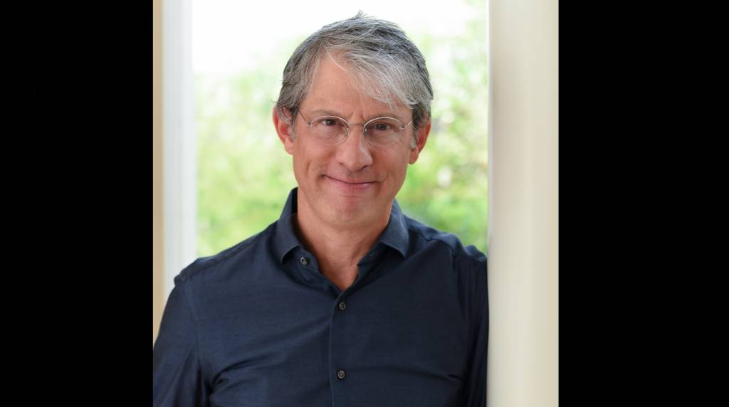 Castro Neves: comenta-se que a ABL nunca viu festa igual