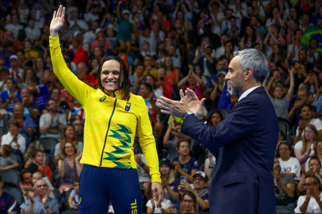 Natacao_SA_1110 Carol Santiago conquista ouro em Paris 2024