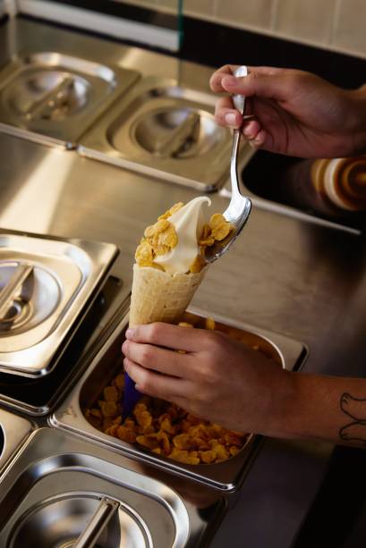 Sorvetiño: sorvete de qualidade feito na máquina tradicional