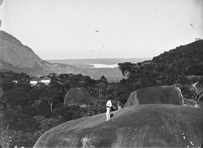 barra 1890 Vista das Furnas de Agassiz em 1890; ao fundo, a Lagoa da Tijuca