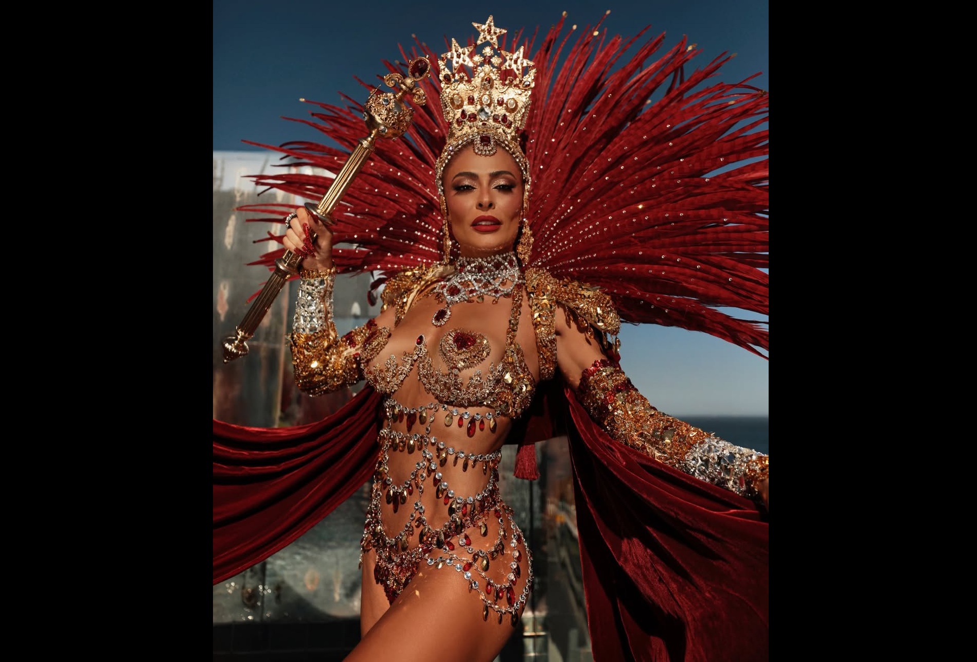 Juliana Paes: síndrome do pé-quente — Viradouro campeã