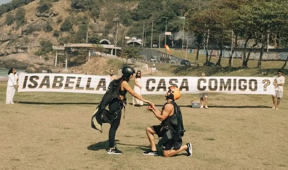 Como foi o pedido de casamento durante salto de parapente no Rio