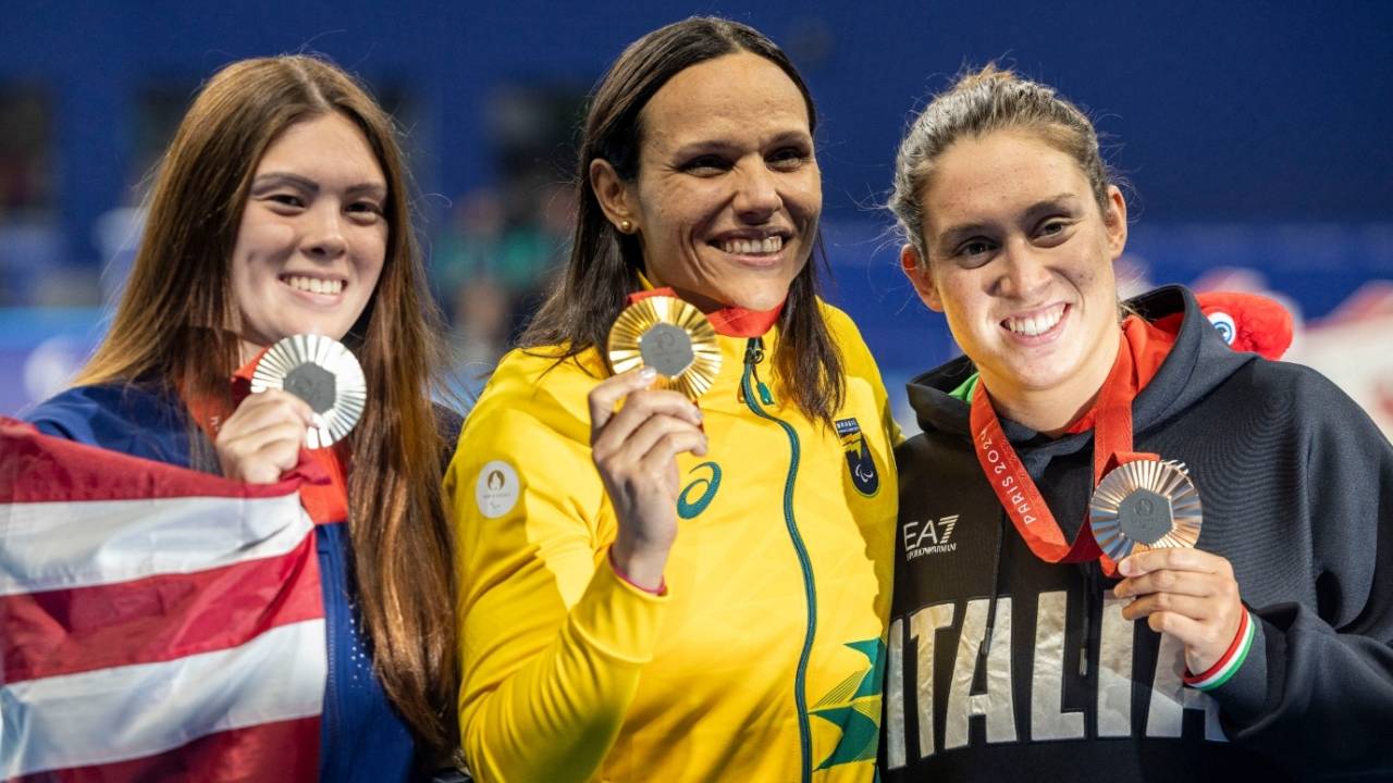 Carol Santiago se torna atleta com mais medalhas de ouro em Jogos Paralímpicos