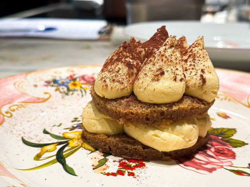 Tiramissú - Pão-de-ló, creme de mascarpone, café e cacau