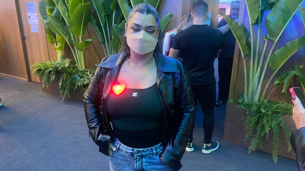 Preta Gil: mesmo de máscara por conta do tratamento contra o câncer, ela foi ao festival para se divertir