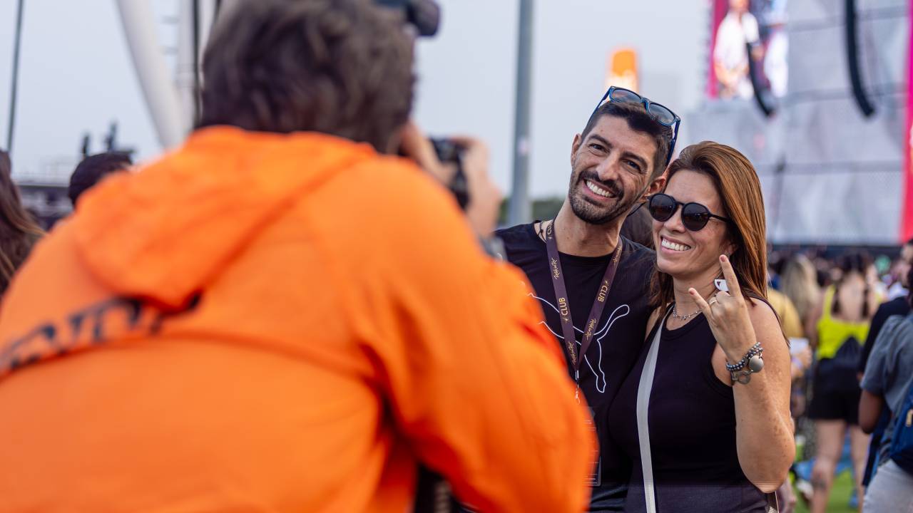 Paparazzi à vista: é só procurar aqueles de colete laranja