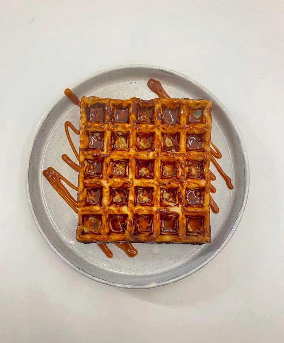 So_Lo: café especiais e delícias como o waffle com caramelo salgado