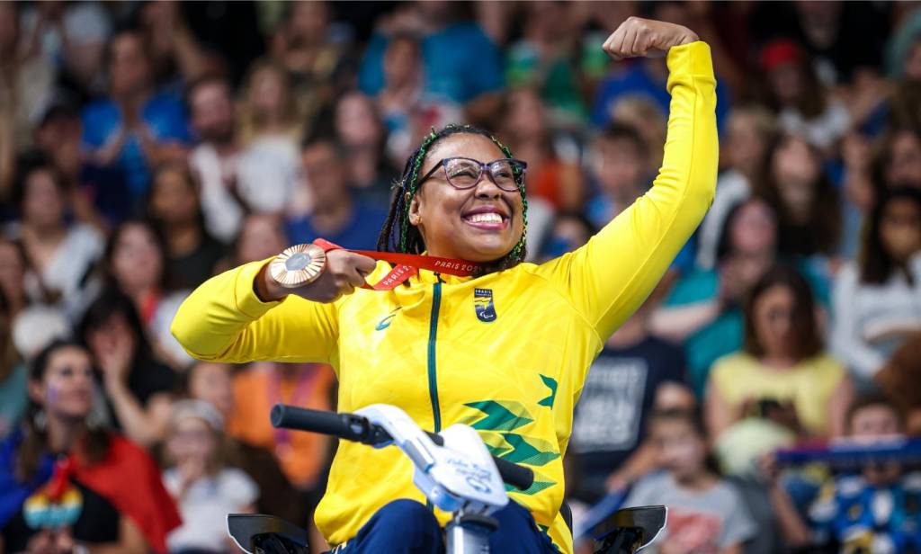 Após tristeza pela desclassificação ontem, Lídia Cruz conquista bronze