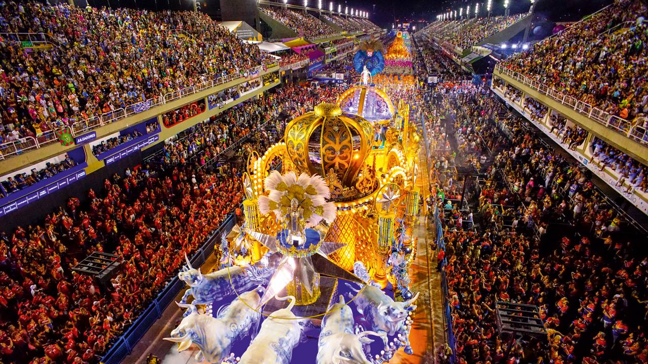 Para cantar juntos: sambas decididos antes para garantir o coro para além da Sapucaí