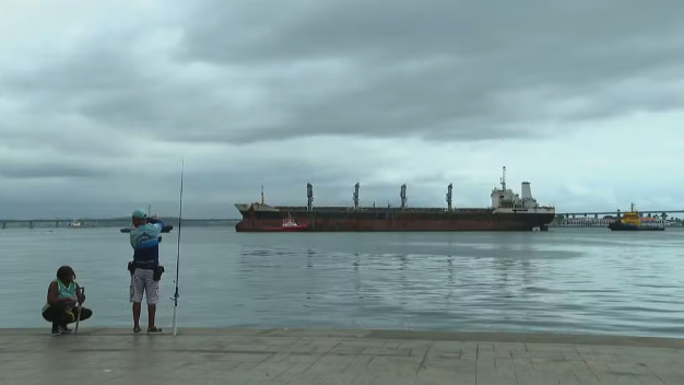 Por que navio que bateu na Ponte Rio-Niterói em 2022 só saiu agora da baía