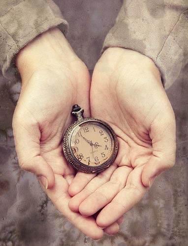 “Emília para o tempo, porque assim não dá!” Resolvi fazer uma listinha de coisas que podem ajudar você a desacelerar e a usar melhor o seu tempo sagrado e precioso.