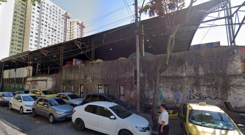 Rua Frederico Silva 85 abriga barracão de escolas de samba. terreno havia sido selecionado para construção de moradias do Minha Casa, Minha Vida