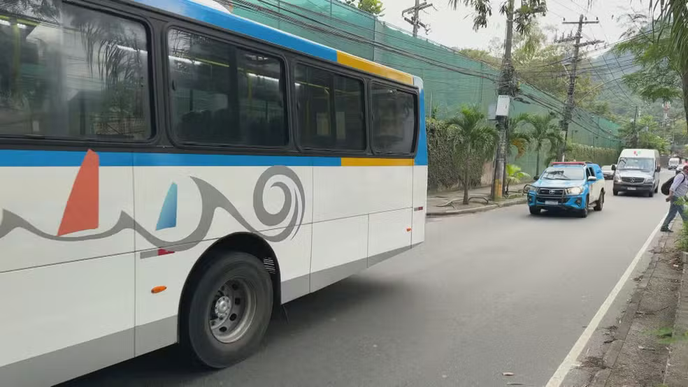 Para evitar barricadas, ônibus que circulam pelo Itanhangá são escoltados