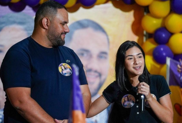 Investigado: Thiago Rangel no palanque com a filha Thamires, recordista de votos