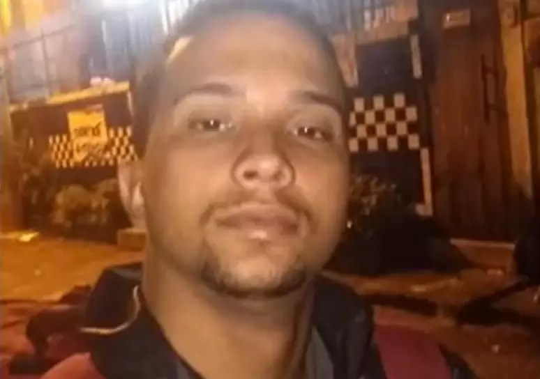 Entregador foi morto ao ser visto em foto com arma de gel, afirma família