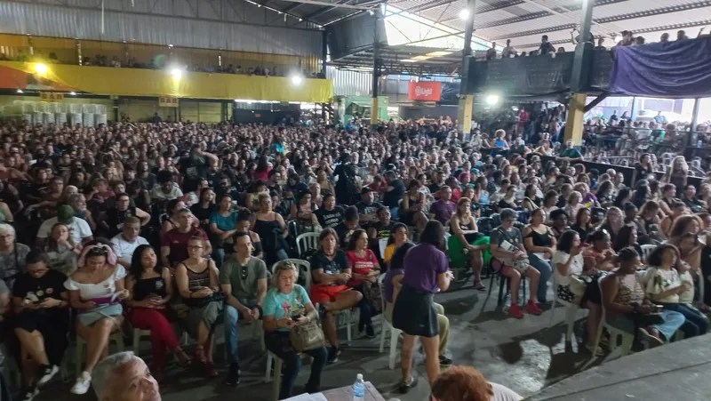 Professores da rede municipal entram em greve por tempo indeterminado